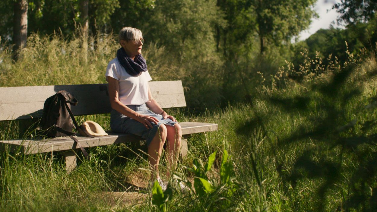 Meditation auf einer Bank Film Golden Seniors