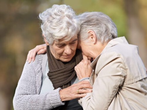 Zwei ältere Frauen Depression weinen