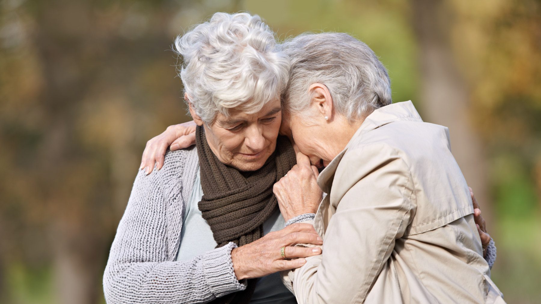 Zwei ältere Frauen Depression weinen